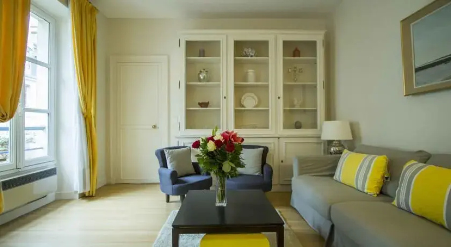 Louvre  Bed And Breakfast