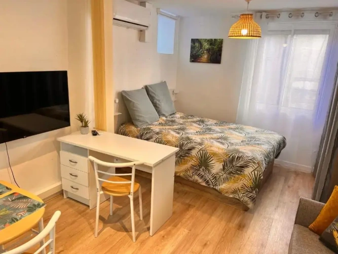 Deluxe Studio