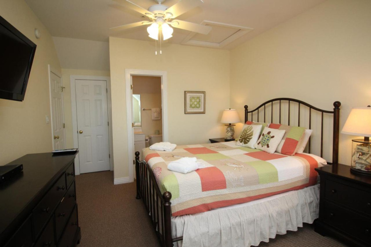 Bermuda Bay Resort by Kees Vaca