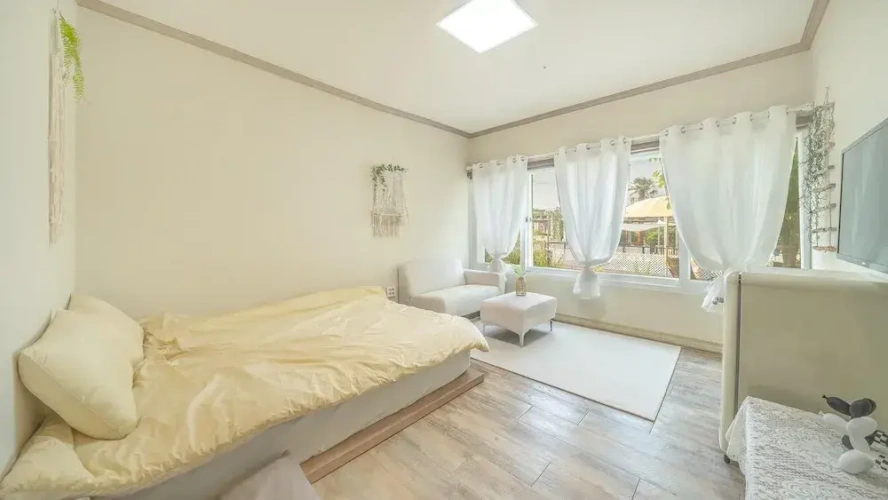 3 Bedrooms Standard Family room