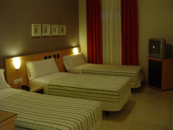 Standard Triple room