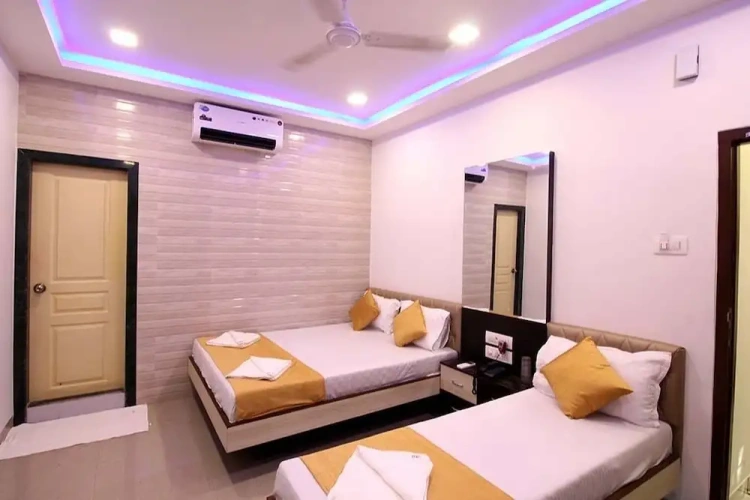 Standard Triple room