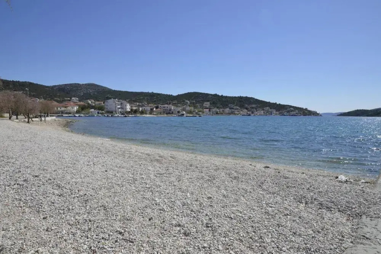 Lovely 2-bed Apartment in Vinisce, Close to Beach