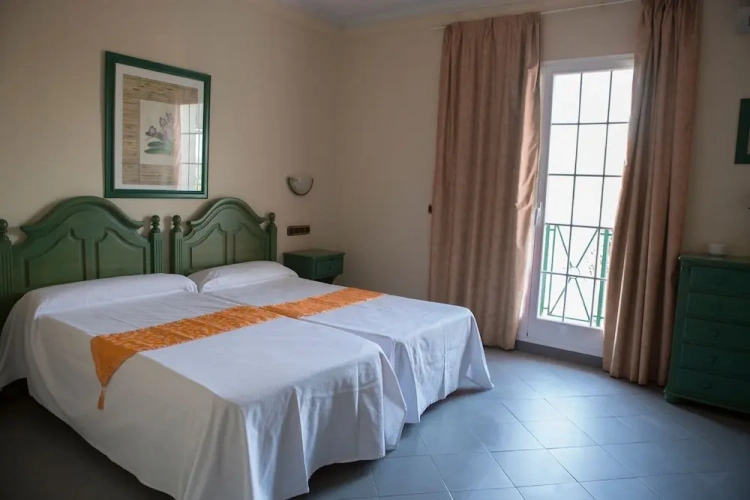 Standard Triple room with balcony
