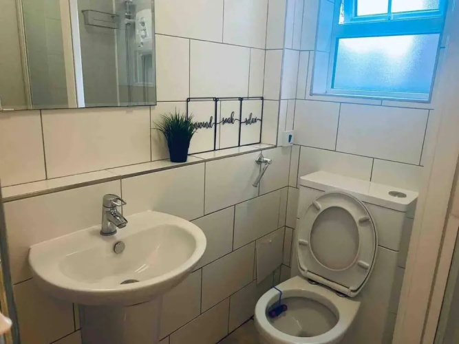 Immaculate 6-bed House in Coventry