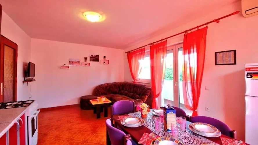 2 Bedrooms Apartment