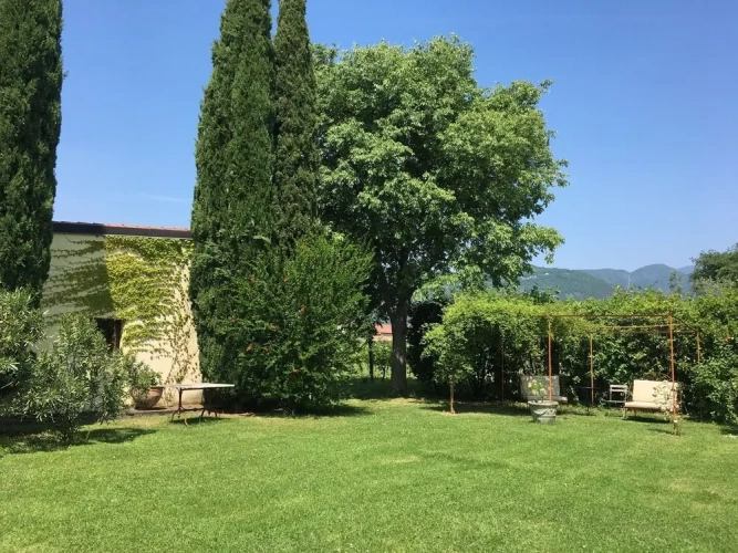 2 Bedrooms Classic Apartment with balcony and with garden view