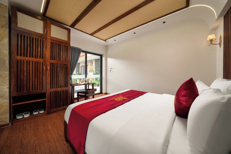 Deluxe Double room with pool view
