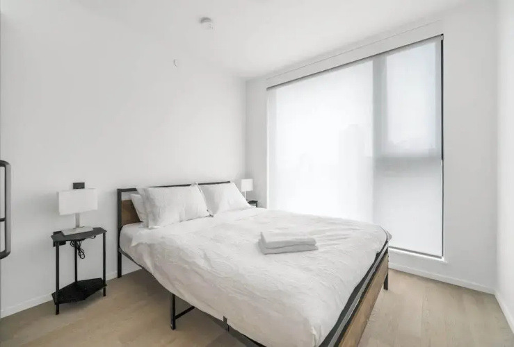 Chic Urban Stylish Condo in Downtown V