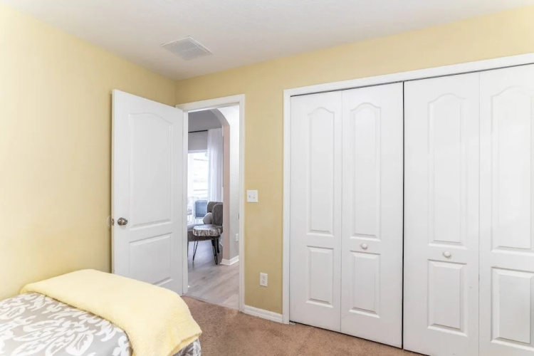17637 Silver Creek
