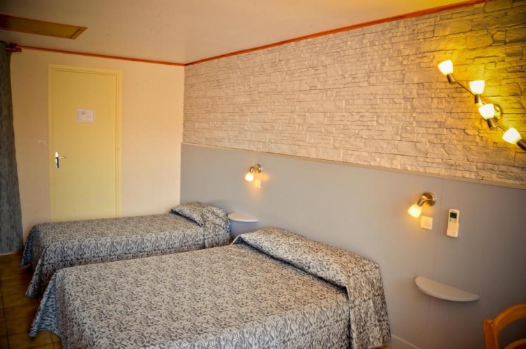 Standard Triple room