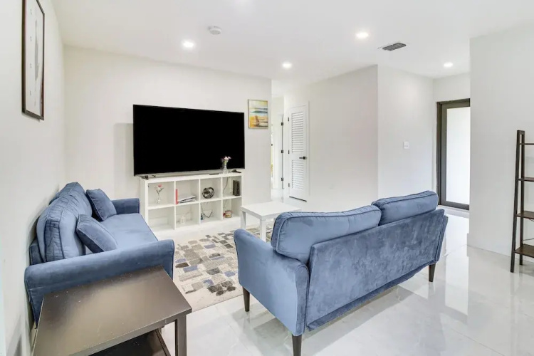 5 Mi to Beach: Group Getaway w/ Yard in Miami