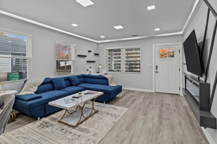 4 Bedrooms Luxury Cottage with balcony