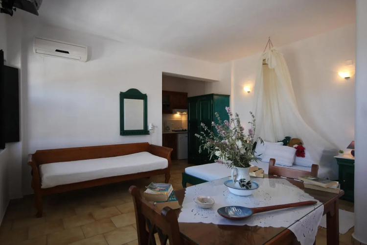 Vrachia Studios & Apartments