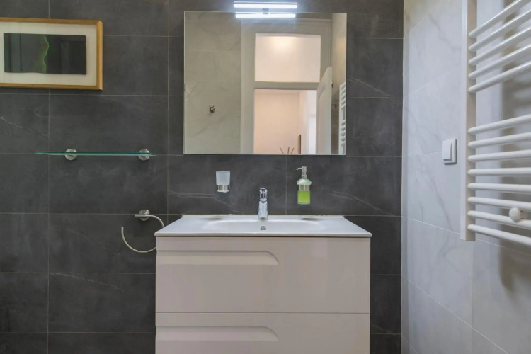 LovelyStay - Comfortable apartment with river views