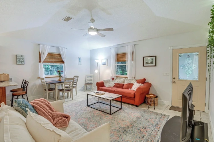 2 Bedrooms Cottage