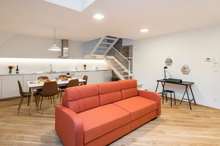2 Bedrooms Apartment