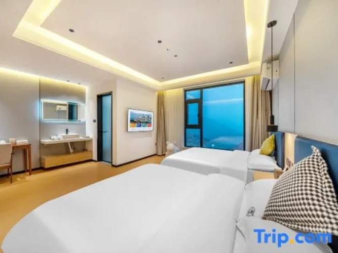 Standard Twin room with mountain view