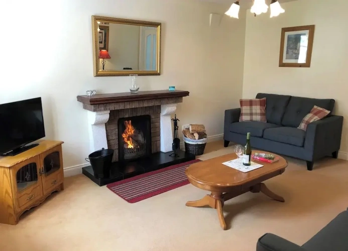3 Bedrooms Cottage