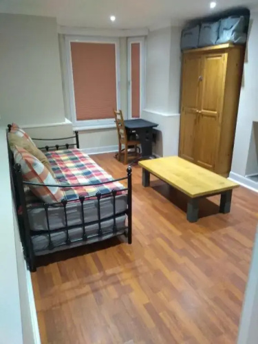 8A Kenilworth Road