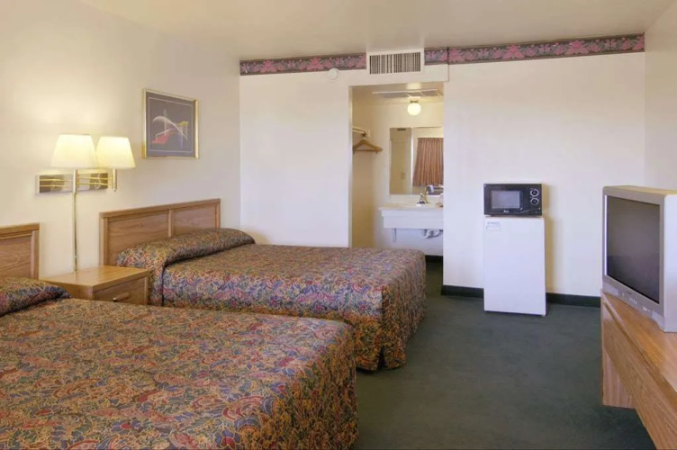 Super 8 Vernon