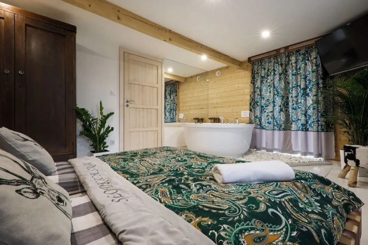 2 Bedrooms Apartment