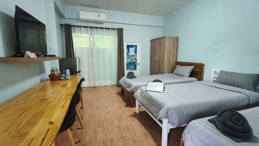 Standard Triple room