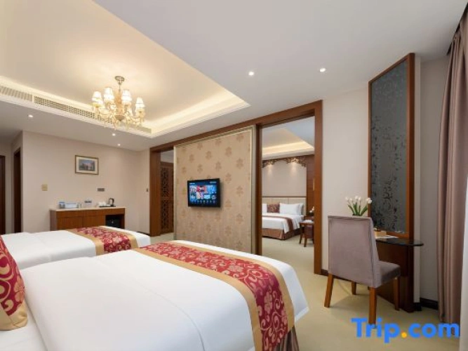Quadruple Family Suite
