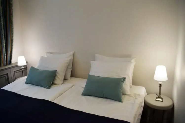 Kristof Hotel