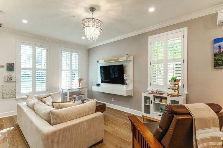 Pet-friendly Studio: 6 Mi to Jupiter Beach Park!