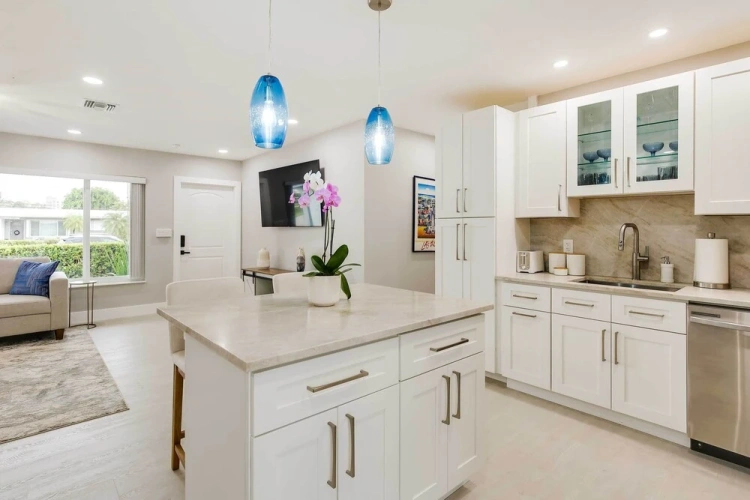 4 Bedrooms Cottage