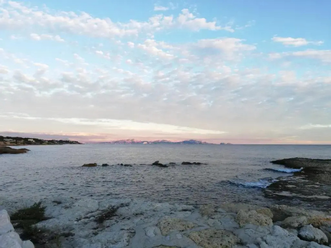 A 2 pas de la Mer