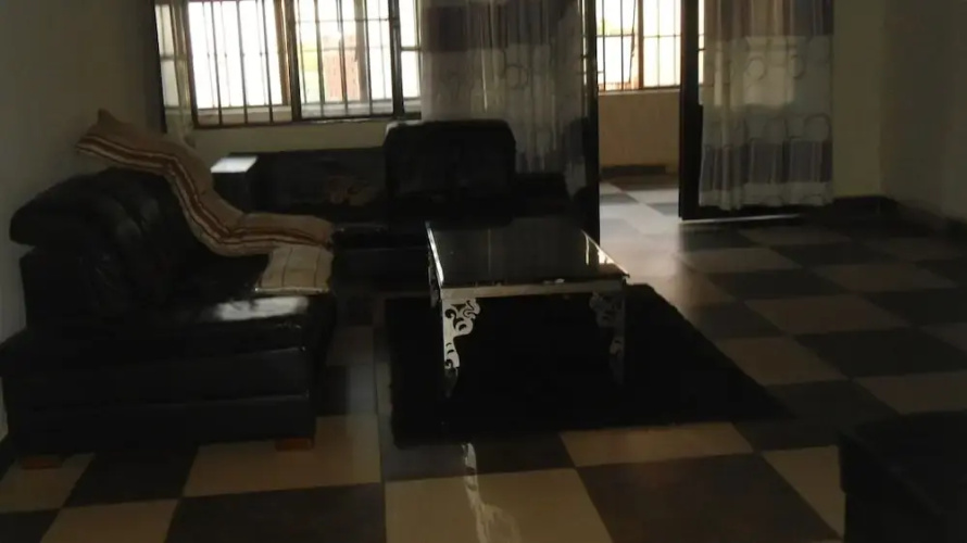 Airport luxury motel