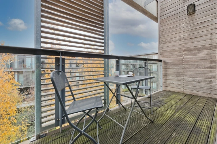 2 Bedrooms Apartment
