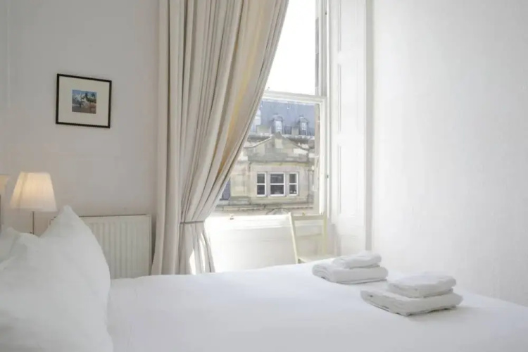 2 Bedroom Flat In New Town