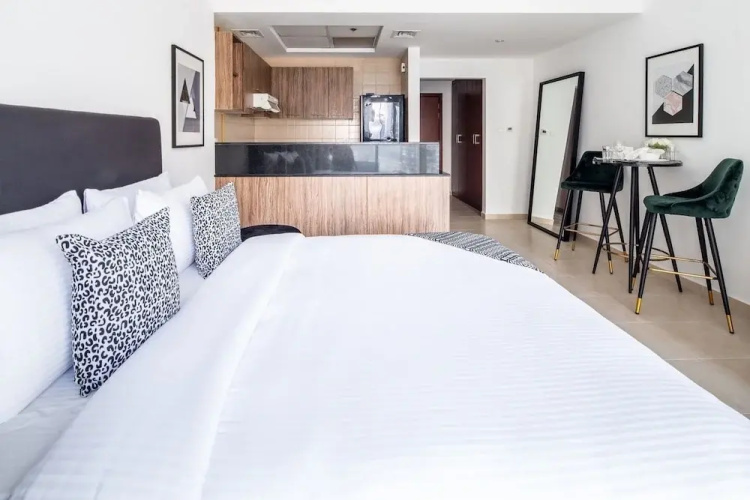 Modern Rustic Studio Apartment in Downtown Dubai