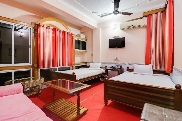 Spot On 45094 Hotel Madhu Complex