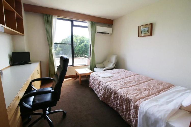 Kumozu Hotel and Conference