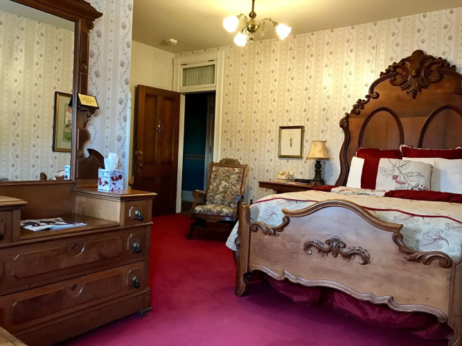 Redstone Inn And Suites