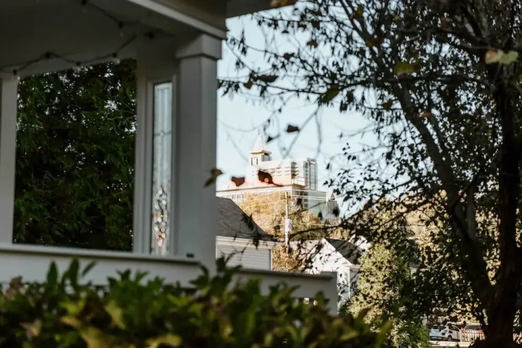 Home With Outdoor Oasis in Downtown Raleigh!