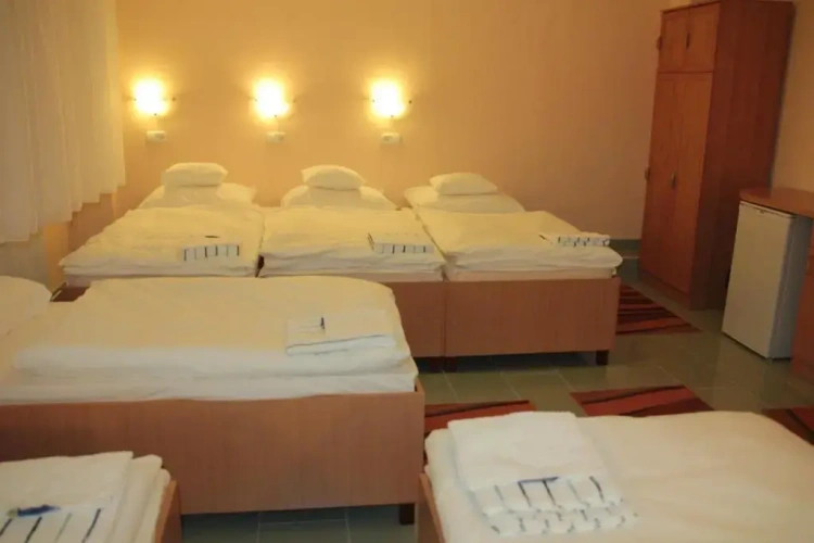 Standard Sextuple room