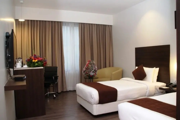 Y N Hotels