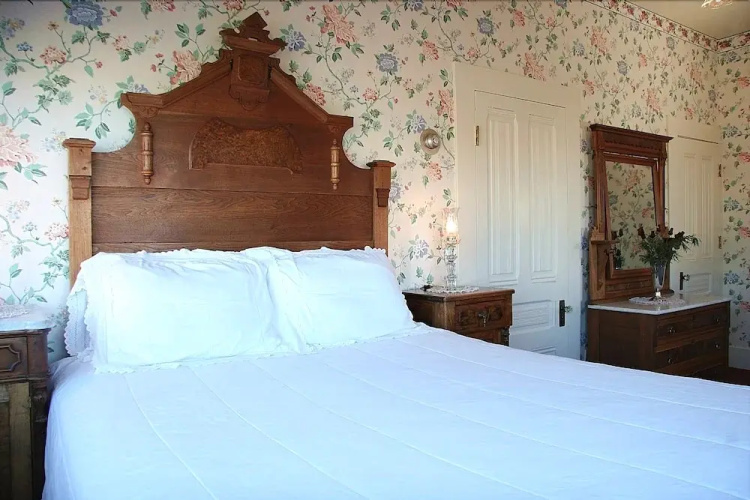 Martine Inn
