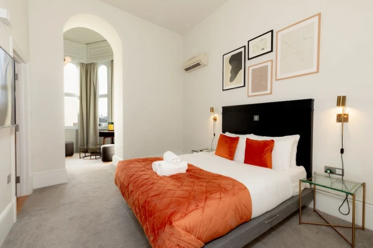 Comfort room