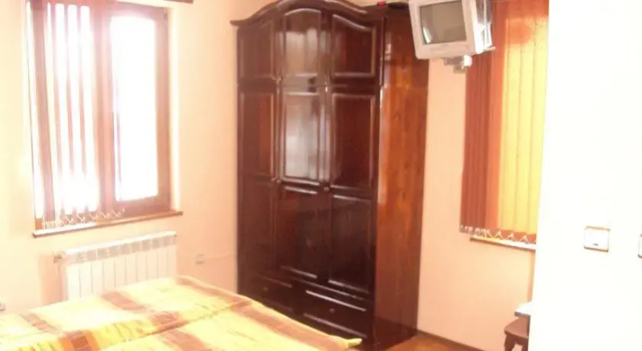 Kiti Guest House