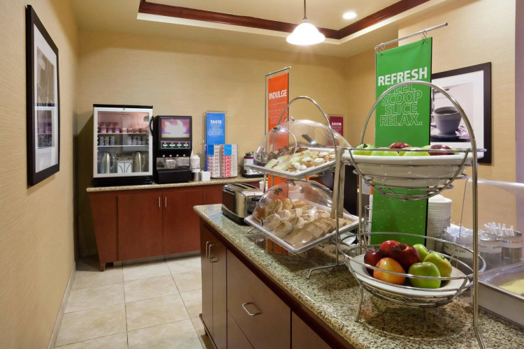 Hampton Inn Fairmont photo 15