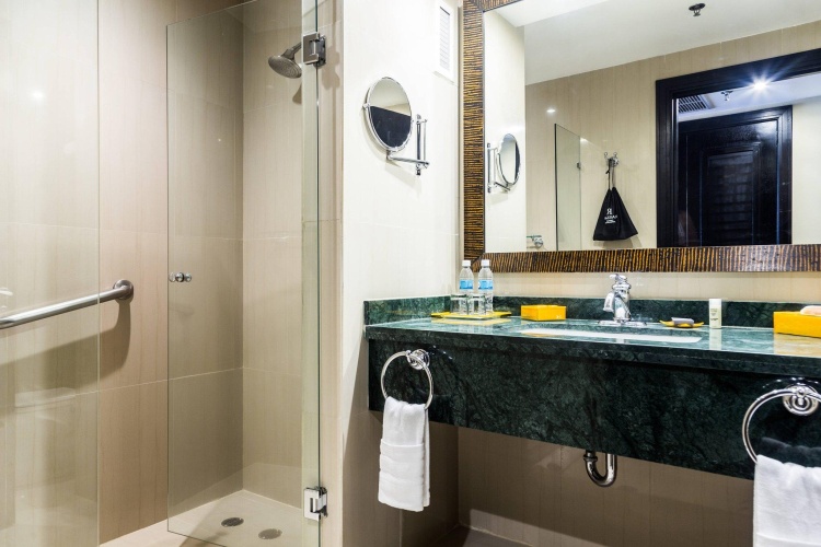 Standard Quadruple room with city view