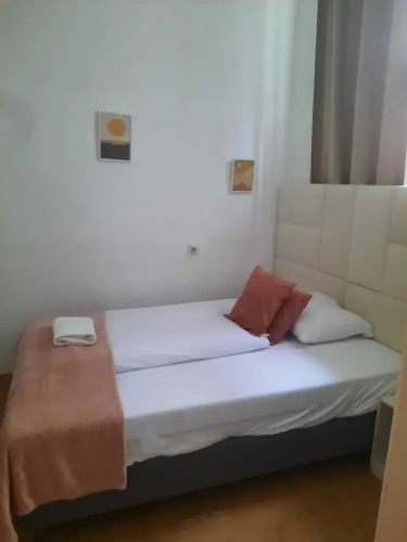 Charming 2BR Apt Prime City Spot
