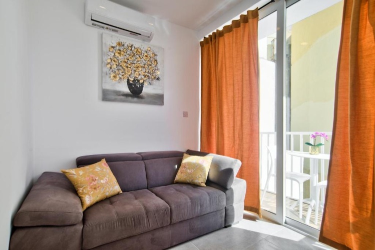 Apartment with balcony