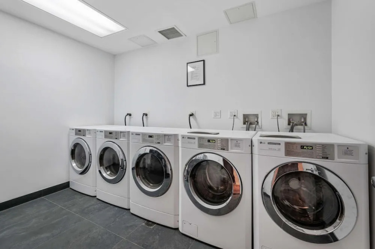 17john: Queen Studio Apartment - Disability Access